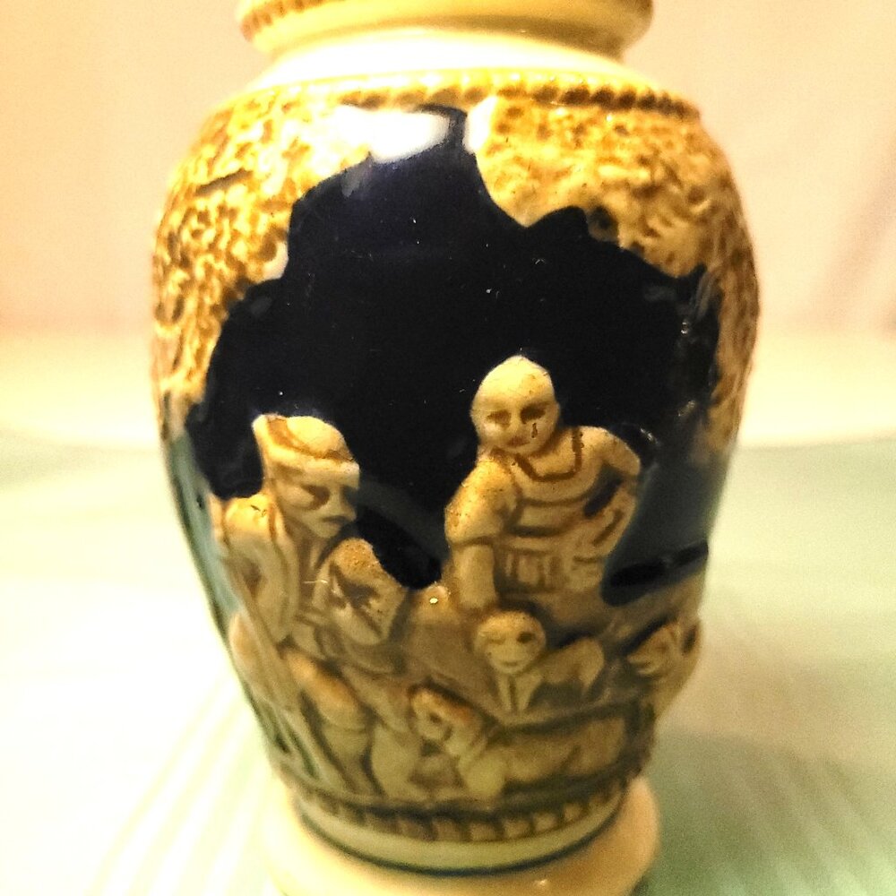 1955 Cobalt Blue Relief Shaker Japan Tavern Hunting Scene Flour Salt Dredger 5.5